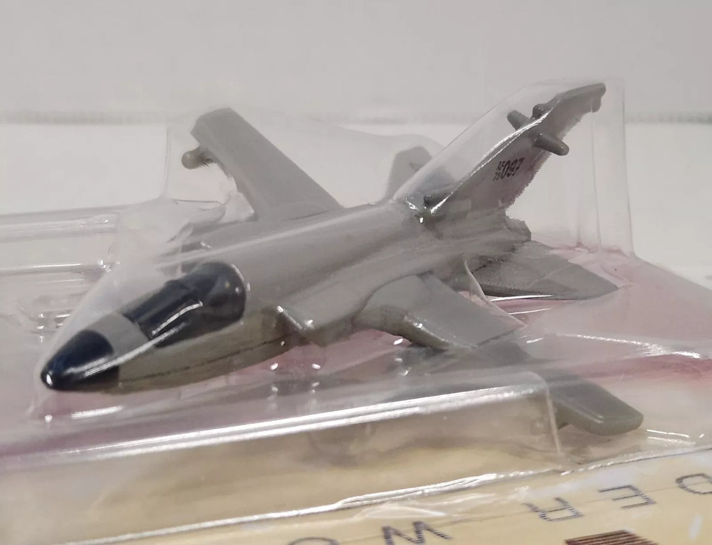 Hot Wheels Premium WW84 Wonder Woman Jet DC Comics Lockheed Martin F-22 F-35 F15