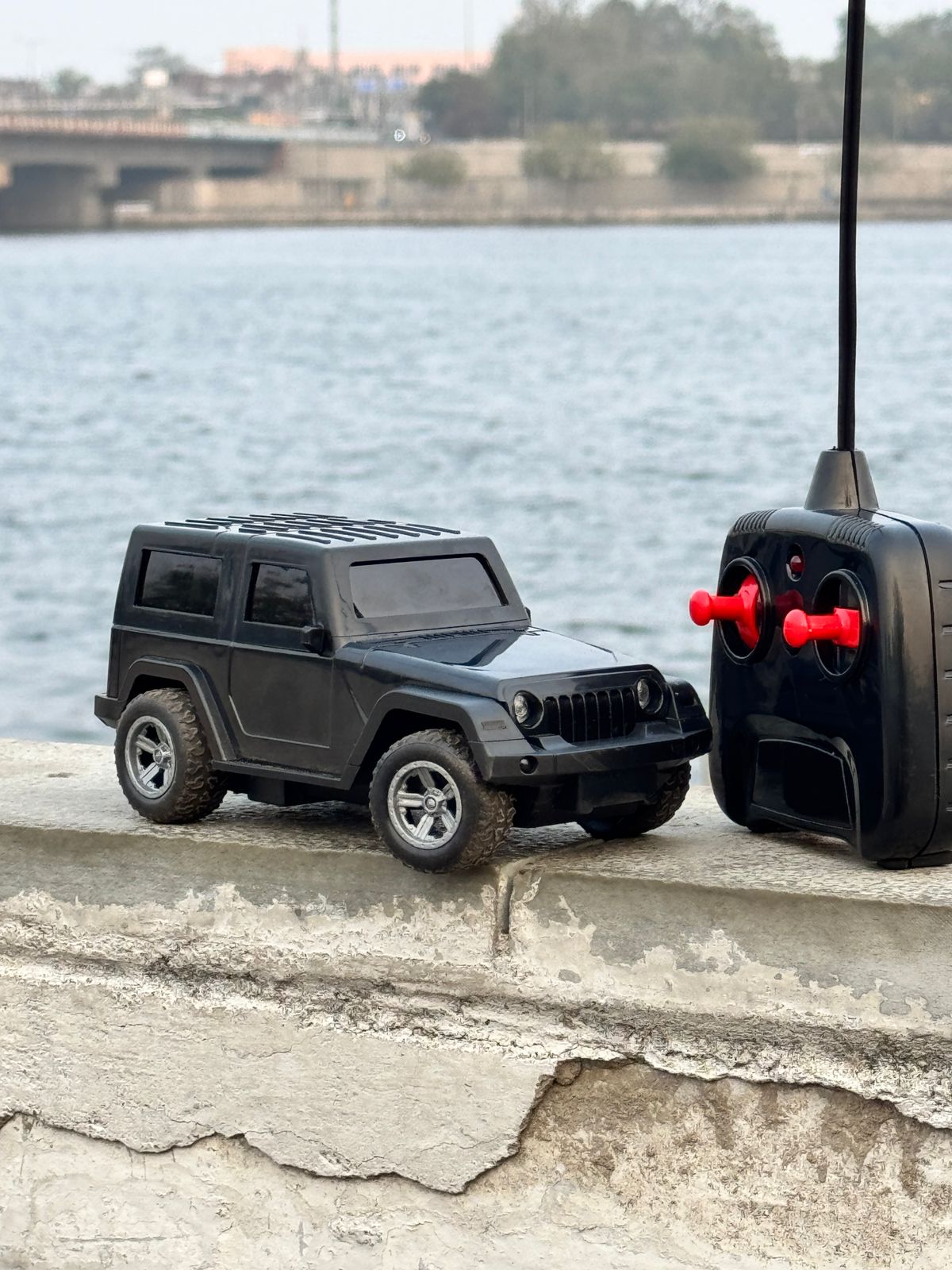 RECHARGEBLE + REMOTE CONTROL CAR