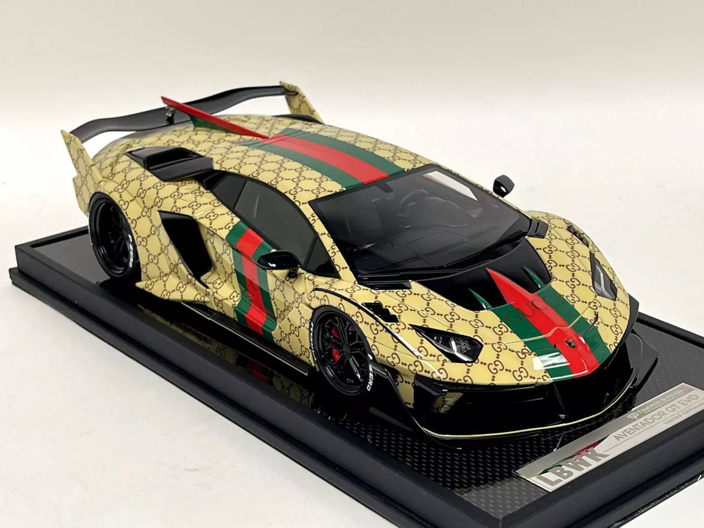 Timothy & Pierre Lamborghini Aventador 700GT Evo Liberty Walk Gucci