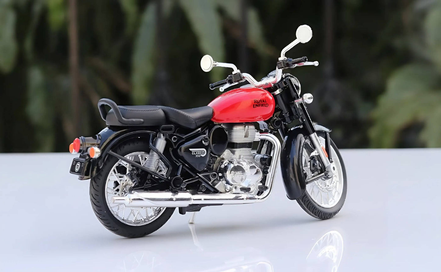 Royal Enfield Classic 350 1:15 licensed diecast bike with Supporting Wheels & 2 Extra Tanks
